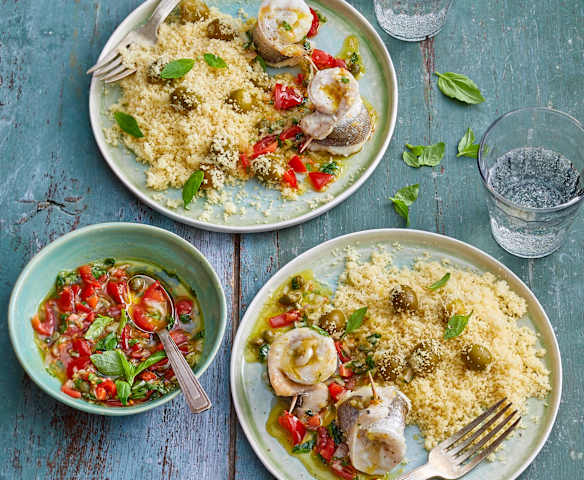 Merlu, couscous aux olives et sauce vierge tomate-basilic