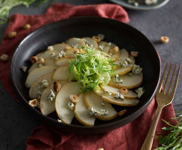 Salada de pera e queijo azul com avelãs - TM5 Salada de pera e queijo azul com avelãs - TM5