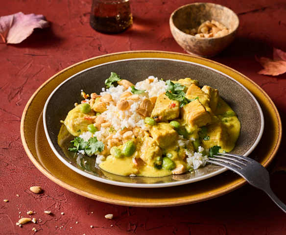 Joghurt-Curry-Pute mit Blumenkohl-Reis