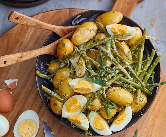 Salade de pommes de terre, œufs durs et haricots verts