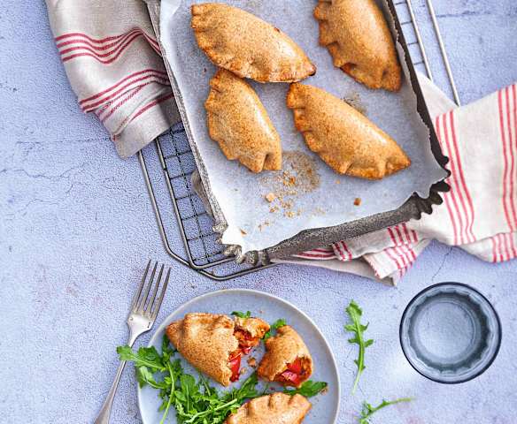 Empanadas au thon, tomates et poivron
