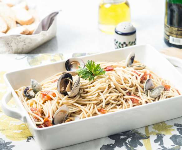 Spaghetti con almejas y vino blanco