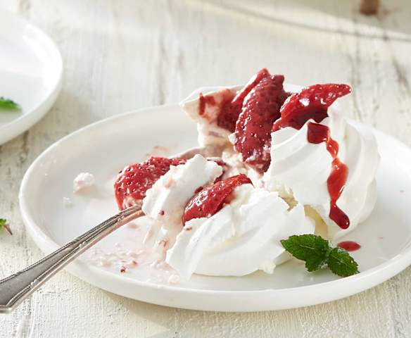 Fresas al Oporto en nidos de merengue