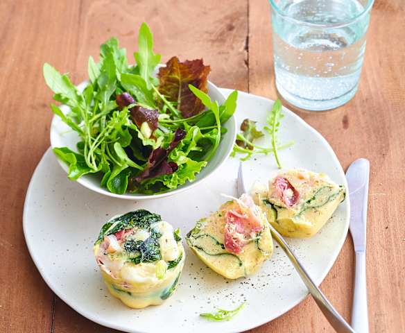 Egg muffins à la pancetta, au chèvre et aux épinards