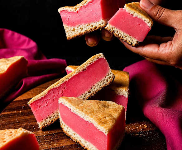 Pan de nata con manjar rosa