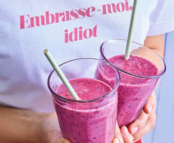 Milkshake aux fruits rouges et au lait d’amande