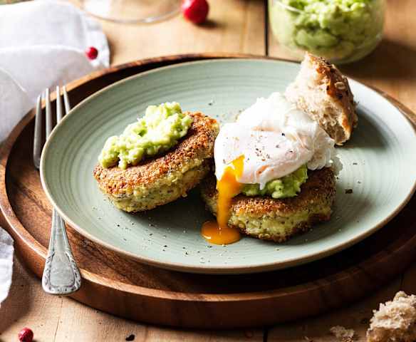 Hamburguesas crujientes de quinoa con puré de aguacate