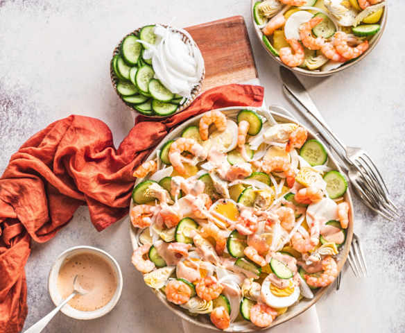 Ensalada de patata con langostinos y salsa cóctel