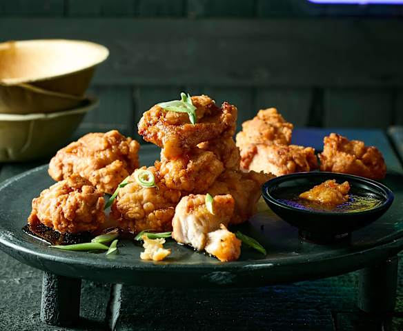 Karaage mit Teriyaki-Sauce (Frittiertes Hähnchen)