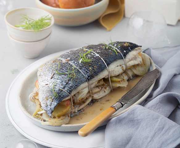 Dorada rellena de hinojo y manzana a la sidra