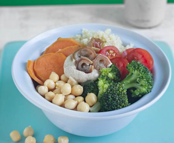 Bol cu quinoa și legume, cu dressing cu Tahini Bol cu quinoa și legume, cu dressing cu Tahini