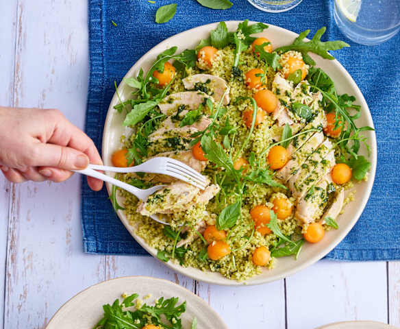 Salade de boulgour, melon et poulet au pesto de basilic