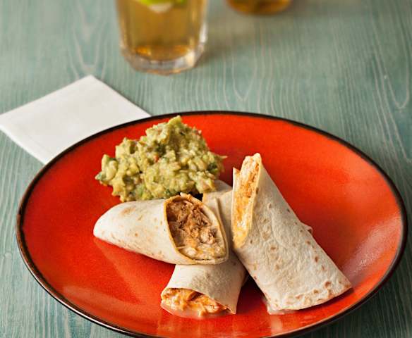 Burrito de pollo con salsa chipotle
