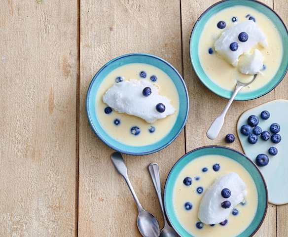 OEufs à la neige aux myrtilles