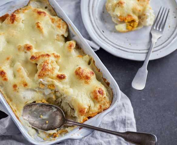 Cauliflower Cheese with Boiled Eggs Cauliflower Cheese with Boiled Eggs