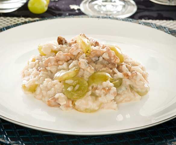 Risotto con nueces, uvas y gorgonzola