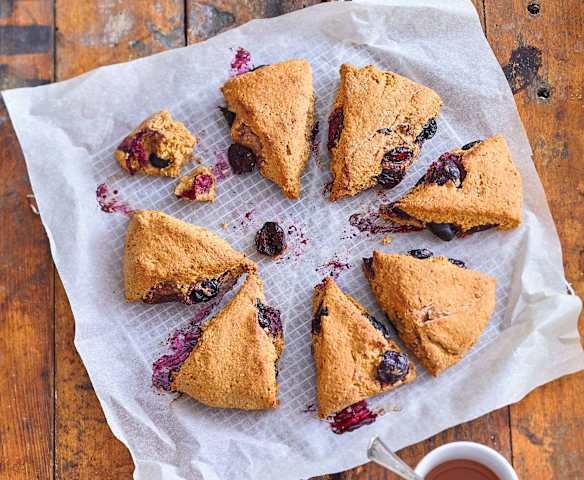 Scones aux cerises noires