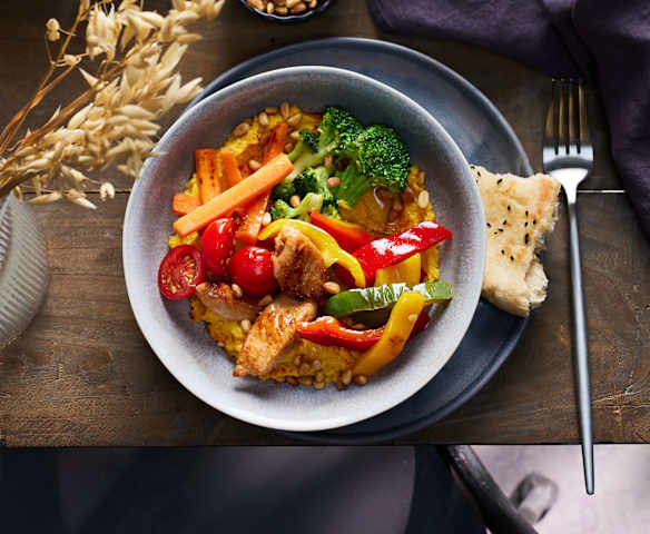 Kürbis-Hummus-Bowl mit Hähnchen