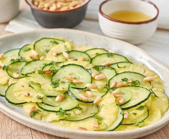 Carpaccio de pepino y piña con vinagreta de miel