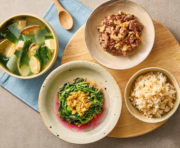 午餐(仔姜牛肉、蒜泥米苋、冬瓜海带蛤蜊汤、燕麦芡实饭) 午餐(仔姜牛肉、蒜泥米苋、冬瓜海带蛤蜊汤、燕麦芡实饭)