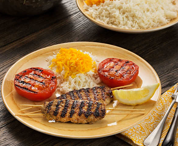 Arroz con azafrán y brocheta kebab (Chelow kabab) - Irán