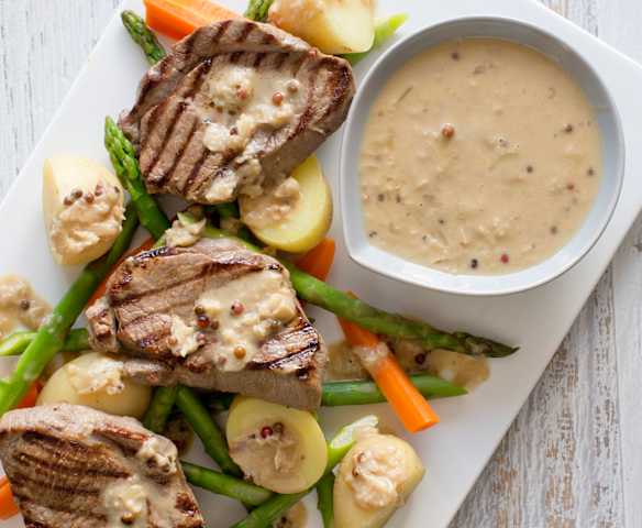 Lamb fillets with pink peppercorn sauce