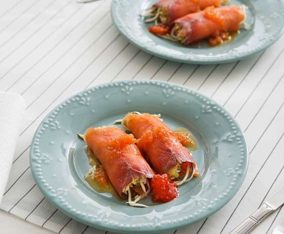 Rollitos de salmón ahumado con vinagreta para dos