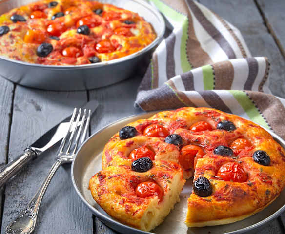 Bari-style pizza with cherry tomatoes
