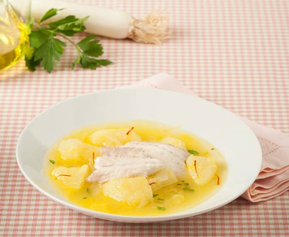 Sopa de lubina con patatas