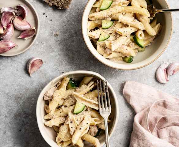 Ensalada de pasta con atún y pepino