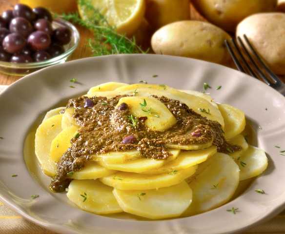 Carpaccio di patate con salsa tapenade Carpaccio di patate con salsa tapenade