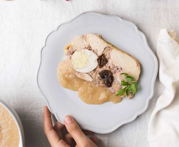 Pollo relleno y salsa de membrillo
