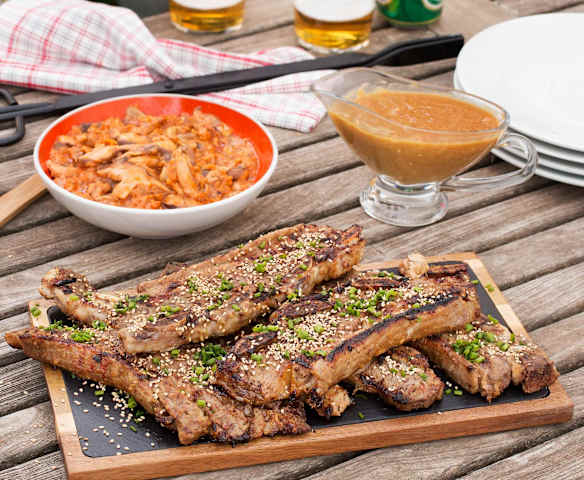 Churrasco marinado en piña y soja con setas shiitake