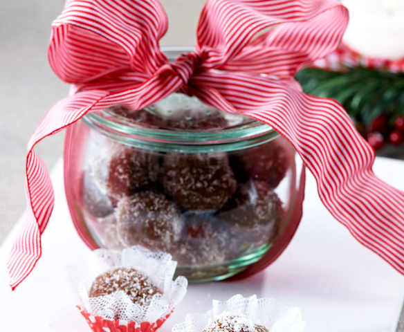 Truffes dattes, chocolat et noix de coco