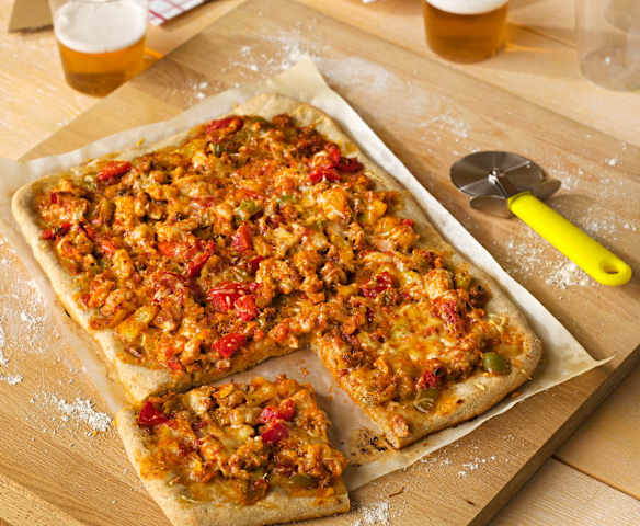 Pizza integral de pollo al ajillo y verduras