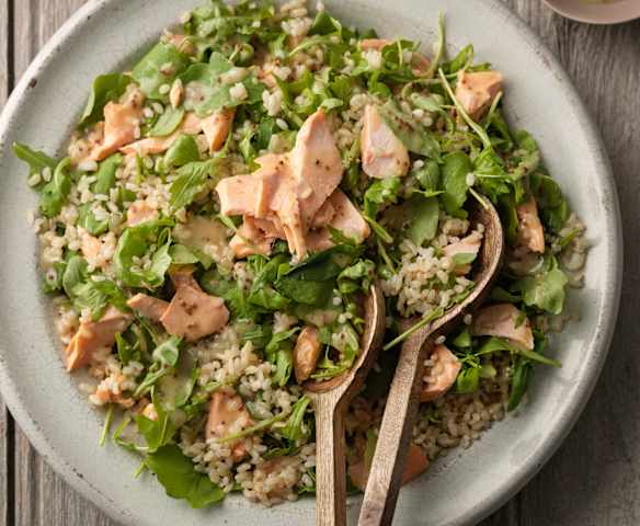 Kepekli Pirinç ve Balıklı Salata