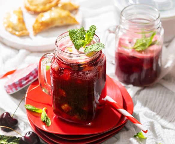Té frío de hibisco y piña natural
