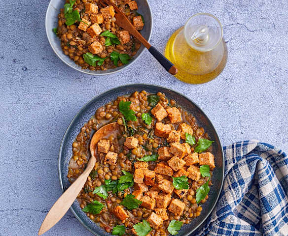 Ragoût de lentilles blondes aux tomates, épinards et tofu