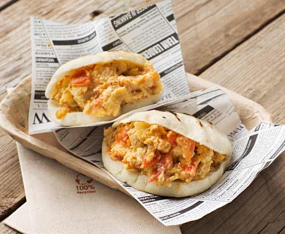 Arepas com ovo e tomate Arepas com ovo e tomate
