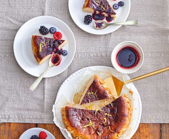 Cheesecake basque au coulis de mûres