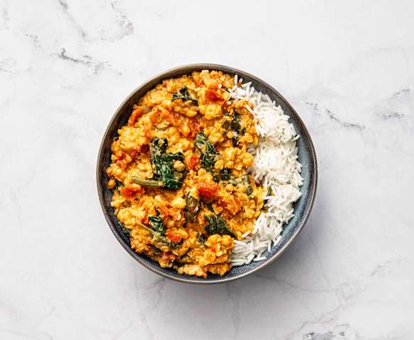 Dahl de lentilles corail aux épinards