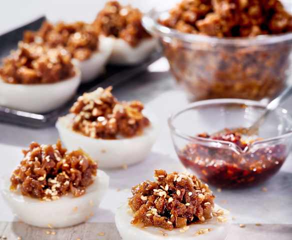 Chwee Kueh (Steamed Rice Cake with Pickled Radish and Dried Shrimp) Chwee Kueh (Steamed Rice Cake with Pickled Radish and Dried Shrimp)