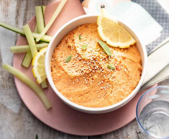 Babyfreundlicher Hummus mit gerösteten Roten Paprikaschoten