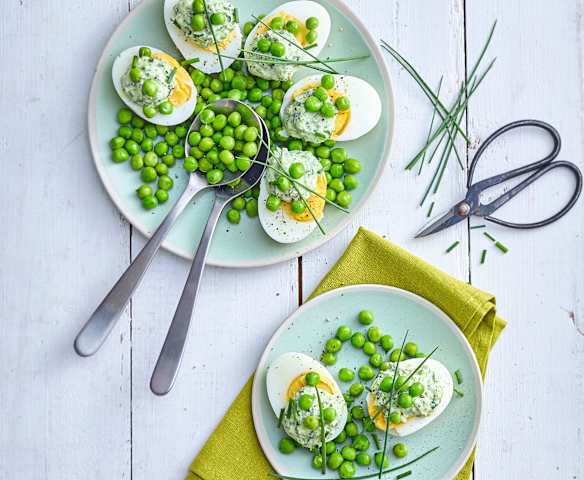 Œufs mimosa aux petits pois, skyr aux herbes