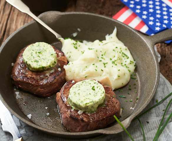 Fillet mignon con puré de patata rústico y espinacas a la crema - EEUU