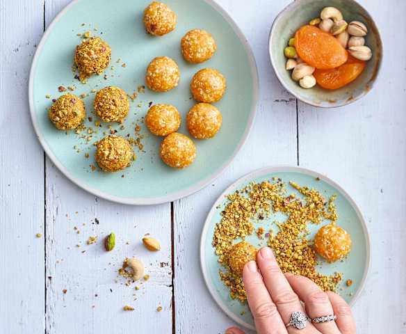 Boules d'énergie aux abricots, cajous et pistaches