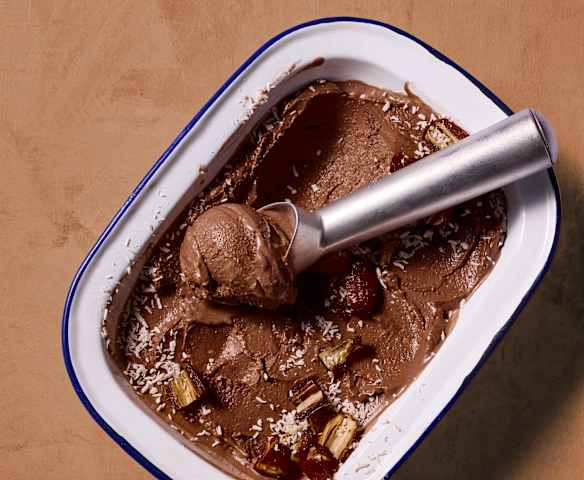 Dunkles Kokos-Eis