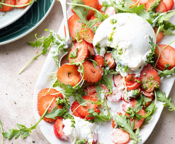 Strawberry and Burrata Salad with Basil Pesto (TM6)