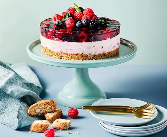 Beeren-Joghurt-Torte mit Cantuccini-Boden Beeren-Joghurt-Torte mit Cantuccini-Boden