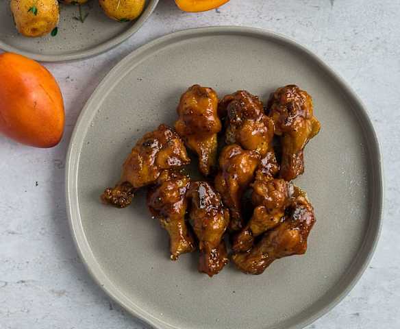 Alitas de pollo con BBQ de tomate de arbol